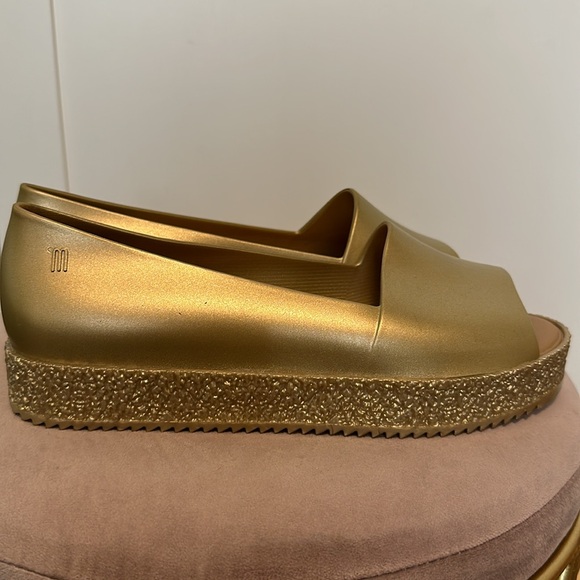 NWOT stunning Melissa, wedge platforms in gold and size 7! - Picture 2 of 9